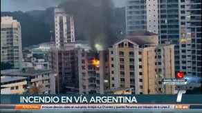 Se registra incendio en edificio vía Argentina