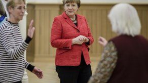 Merkel celebra resultado proeuropeo y elevada participación en Holanda