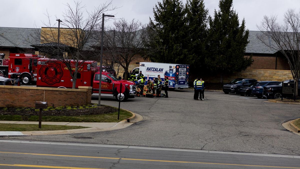 Una persona aparentemente armada impacta un vehículo contra una sinagoga en Estados Unidos. Una persona aparentemente armada impacta un vehículo contra una sinagoga en Estados Unidos.