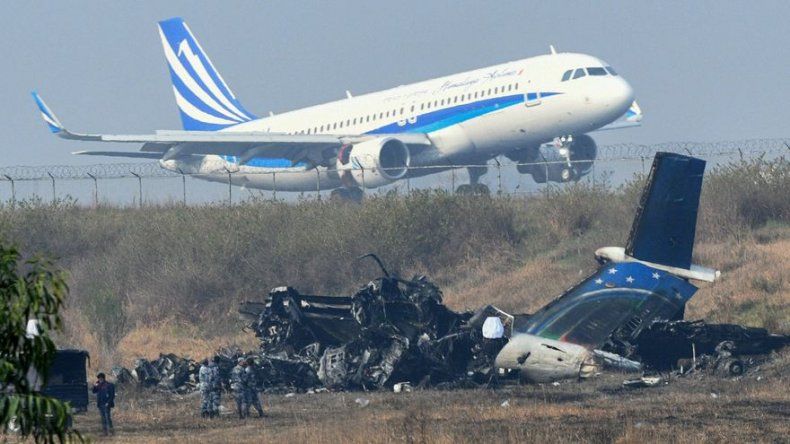Nepal trabaja en la identificación de los fallecidos en el accidente de avión