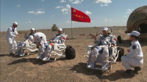 Astronautas chinos regresaron a la Tierra tras misión espacial de 90 días