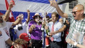 Cubanos de Miami celebran llegada de Trump al poder