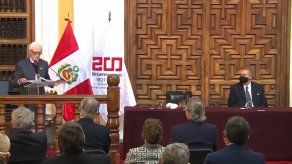 El canciller de Perú renuncia apenas 19 días después de haber asumido