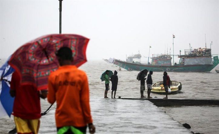 Aumentan a 76 los muertos por Ockhi en el sur de India