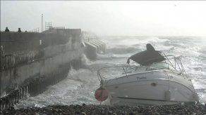 Ascienden a tres los muertos por el temporal en Reino Unido