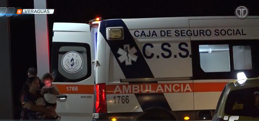 Presunta negligencia médica en la Policlínica de Santiago afecta a menor tras picadura de serpiente.