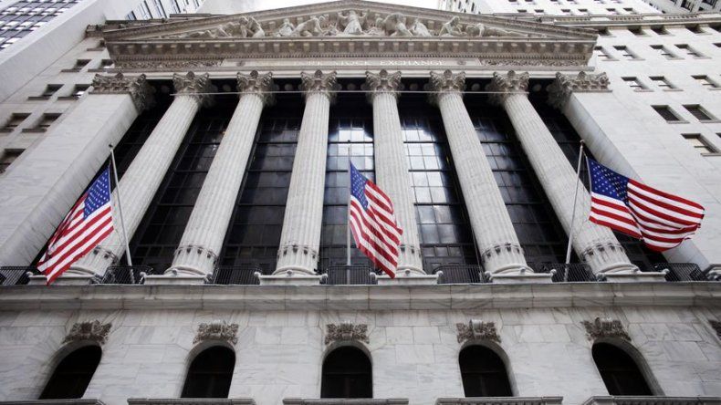 Wall Street baja tras indicios de debilidad china