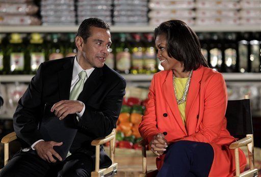 Michelle Obama promueve comida saludable en supermercado hispano