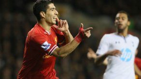 Suárez acaba con las especulaciones y renueva con el Liverpool