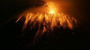 Una gran explosión reanima actividad del volcán Tungurahua en Ecuador