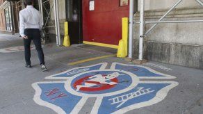 Fan pide matrimonio en estación de bomberos de Ghostbusters