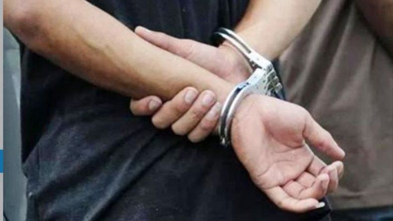 Envían a prisión a un hombre que envenenó y apuñaló a sus 4 hijos en Bolivia