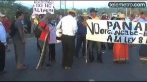 Indígenas bloquean carretera en Pacora contra minería