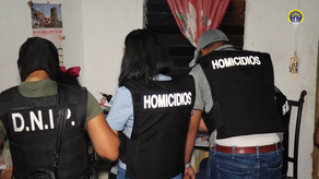 Homicidio en Alcalde Díaz: La policía está tras la pista de estas dos personas. Homicidio en Alcalde Díaz: La policía está tras la pista de estas dos personas.