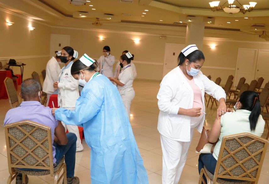 Jornada de vacunación en el Hotel El Panamá.