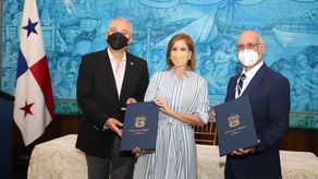 El convenio de cooperación fue suscrito por el viceministro de la Presidencia, Carlos García, y por el presidente y representante legal de Pacífica Salud, Ricardo Ponce, mediante gestiones realizadas por la Primera Dama de la República. El convenio de cooperación fue suscrito por el viceministro de la Presidencia, Carlos García, y por el presidente y representante legal de Pacífica Salud, Ricardo Ponce, mediante gestiones realizadas por la Primera Dama de la República.