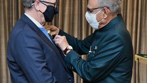 Bill Gates y presidente de Pakistán, Arif Alvi.