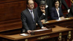 Hollande pide reforma constitucional contra el terrorismo de guerra
