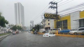 Las lluvias provocaron fuertes inundaciones en la avenida Ricardo J. Alfaro. Las lluvias provocaron fuertes inundaciones en la avenida Ricardo J. Alfaro.