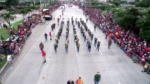 Realizan desfile navideño Brilla la Navidad en la Cinta Costera