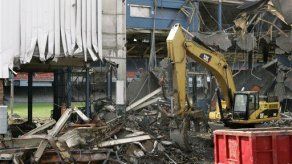 Derriban las paredes del antiguo Tiger Stadium