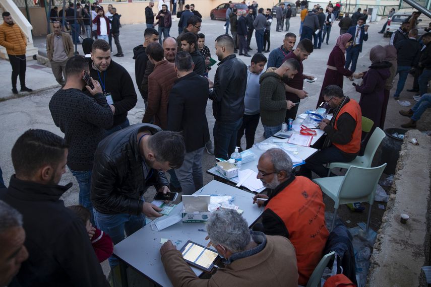 La popularidad del gobierno palestino se ha desplomado desde que Abbas canceló las esperadas elecciones parlamentarias en abril.&nbsp;