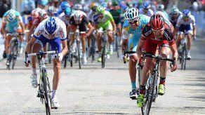 Cadel Evans gana en el Muro de Roncone y consolida el liderato