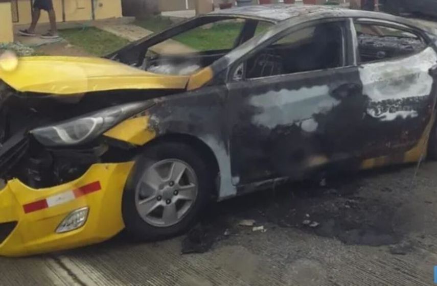 Karen Velásquez fue quemada por su expareja cuando esta se encontraba dentro del vehículo.