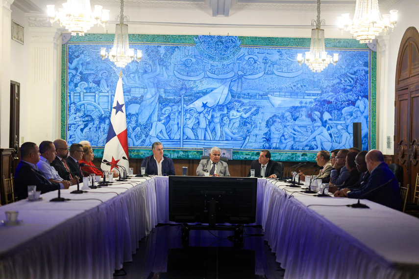 El presidente José Raúl Mulino se reunió con la bancada del PRD.