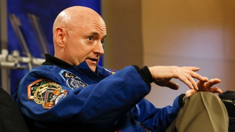 El astronauta Scott Kelly deja la NASA tras pasar un año en el espacio