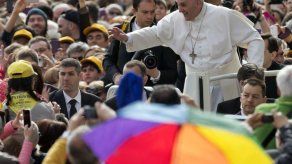 Francisco recuerda la muerte de Juan Pablo II