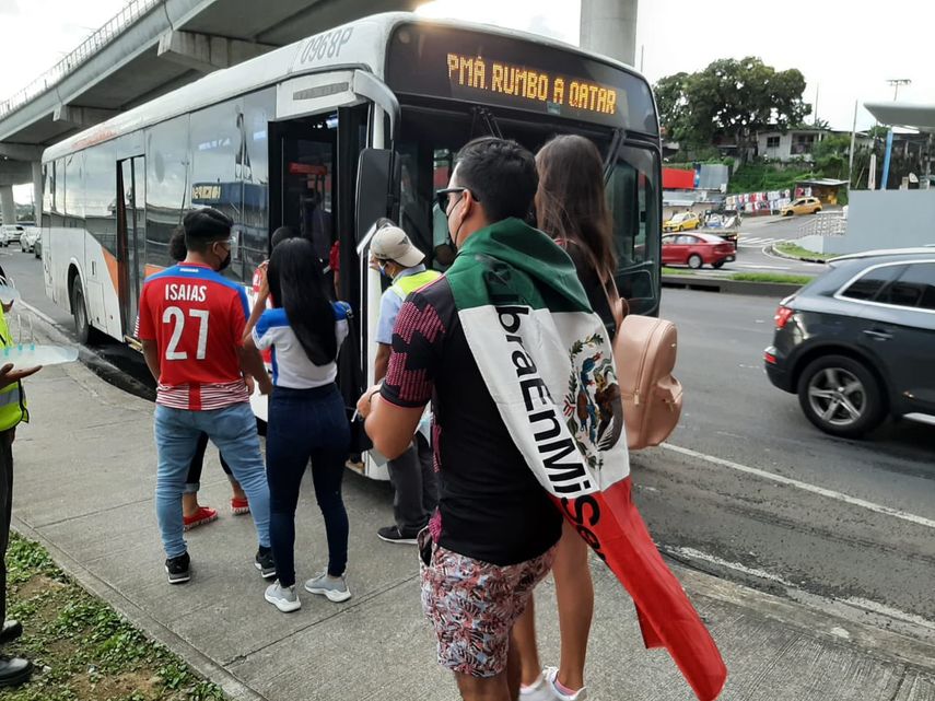 Se recuerda mantener las medidas de bioseguridad al abordar los buses.