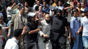 Egipto: Fuerzas de seguridad irrumpen en mezquita