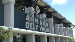 Revisan avance de obras en el Estadio Armando Dely Valdés
