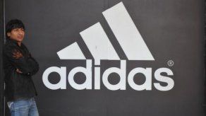 Adidas prevé ventas récord de EUR 2.000 millones en 2014 por el fútbol