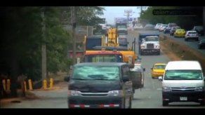 Camiones de carga causan temor en conductores y peatones Camiones de carga causan temor en conductores y peatones