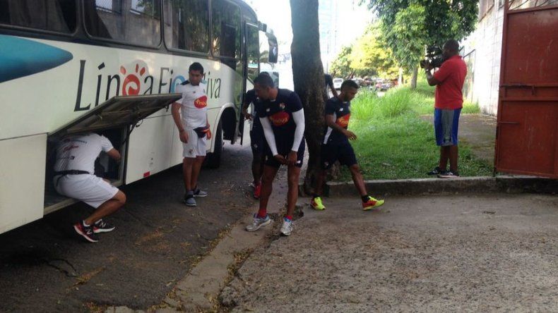 Panamá entrena por penúltima vez en El Salvador