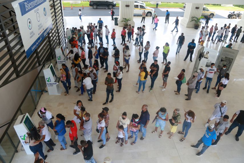 Quienes más firmas han conseguido son los aspirantes a diputados