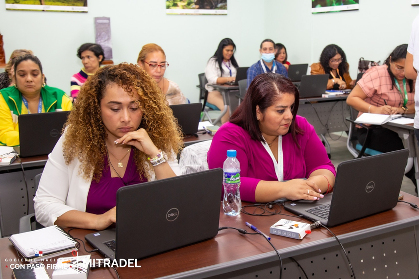 Mitradel y MIDES realizan entrevista a jóvenes