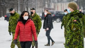 La ministra de Defensa, Anita Anand, dijo que&nbsp; la Policía Federal canadiense ya comenzó a hacerse cargo de los casos de denuncias en ámbitos militares y eso continuará de aquí en más.