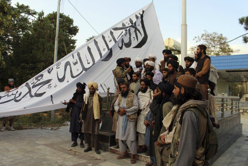 Caos en Kabul con miles tratando de escapar del país