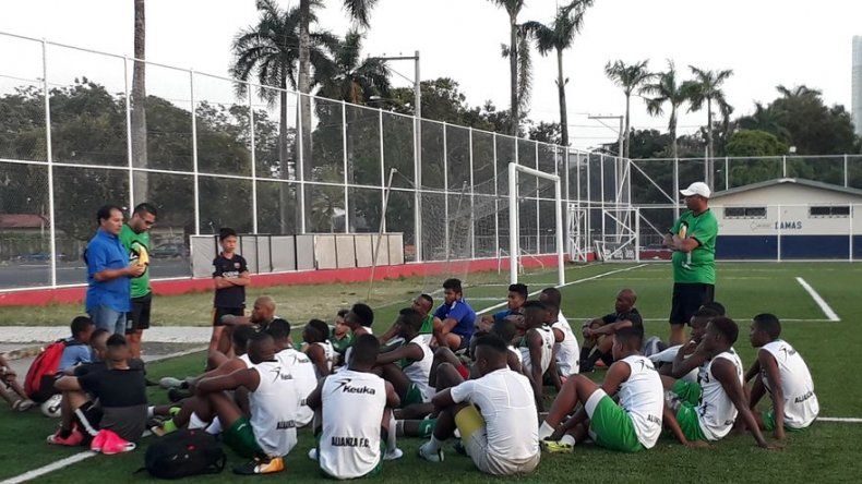 Defensa Fidel Caesar se encuentra estable y podría ser intervenido