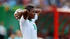 Tres partidos de suspensión para la nigeriana Njoku por su codazo a Kerr