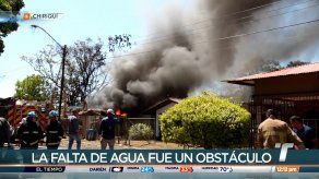 Incendio consume cinco embarcaciones en el puerto de Pedregal