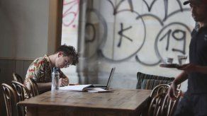 Polonia elimina impuesto a jóvenes para atraer talento