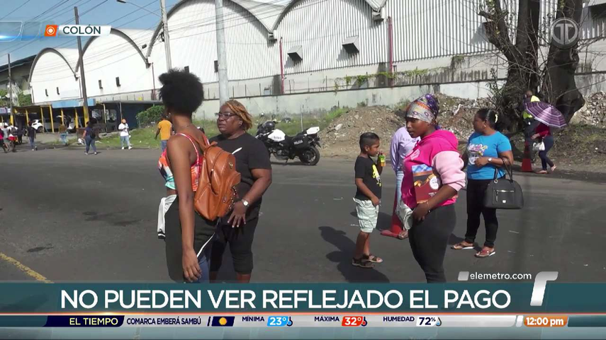 Madres cierran calles de Colón denunciando problemas en Listo Wallet para el cobro de beca PASE-U Madres cierran calles de Colón denunciando problemas en Listo Wallet para el cobro de beca PASE-U