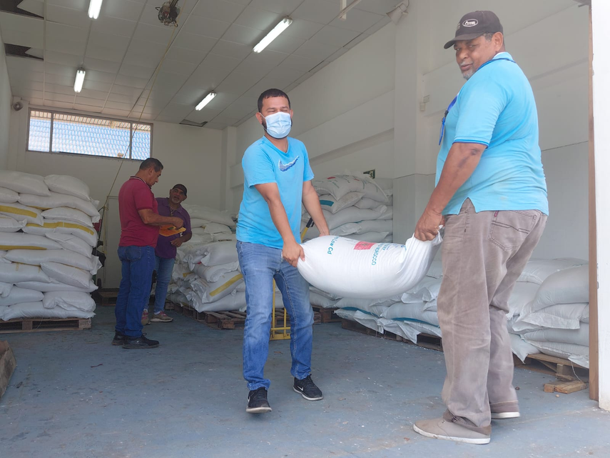 MIDA entrega fertilizantes para escuelas en Herrera.&nbsp;