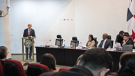 Ministro de Economía y Finanzas, Felipe Chapman, sustenta proyecto de sustancia económica. Ministro de Economía y Finanzas, Felipe Chapman, sustenta proyecto de sustancia económica.