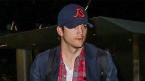 Ashton Kutcher aún mantiene una estrecha relación con las hijas de su ex Demi Moore