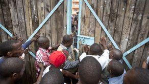 Policía de Uganda arresta a líder de la oposición